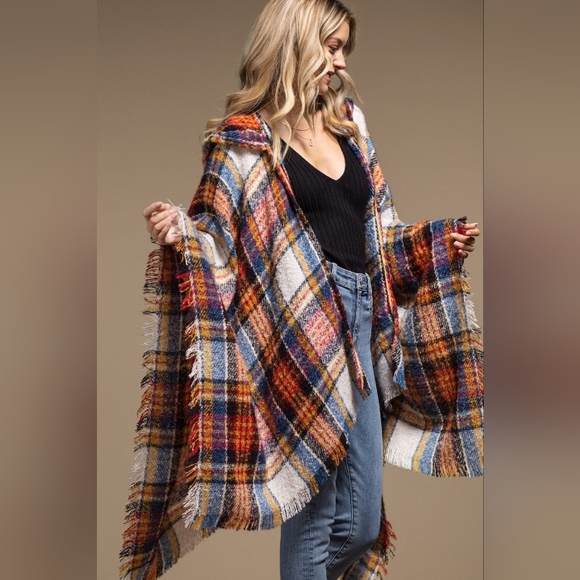 Hooded Ruana Yarn Dye Plaid - Bottom Short Fringe - Wonderful Colors - Picture 2 of 6